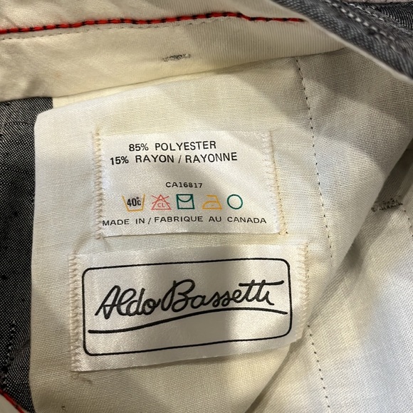 Two piece suit - Picture 7 of 7